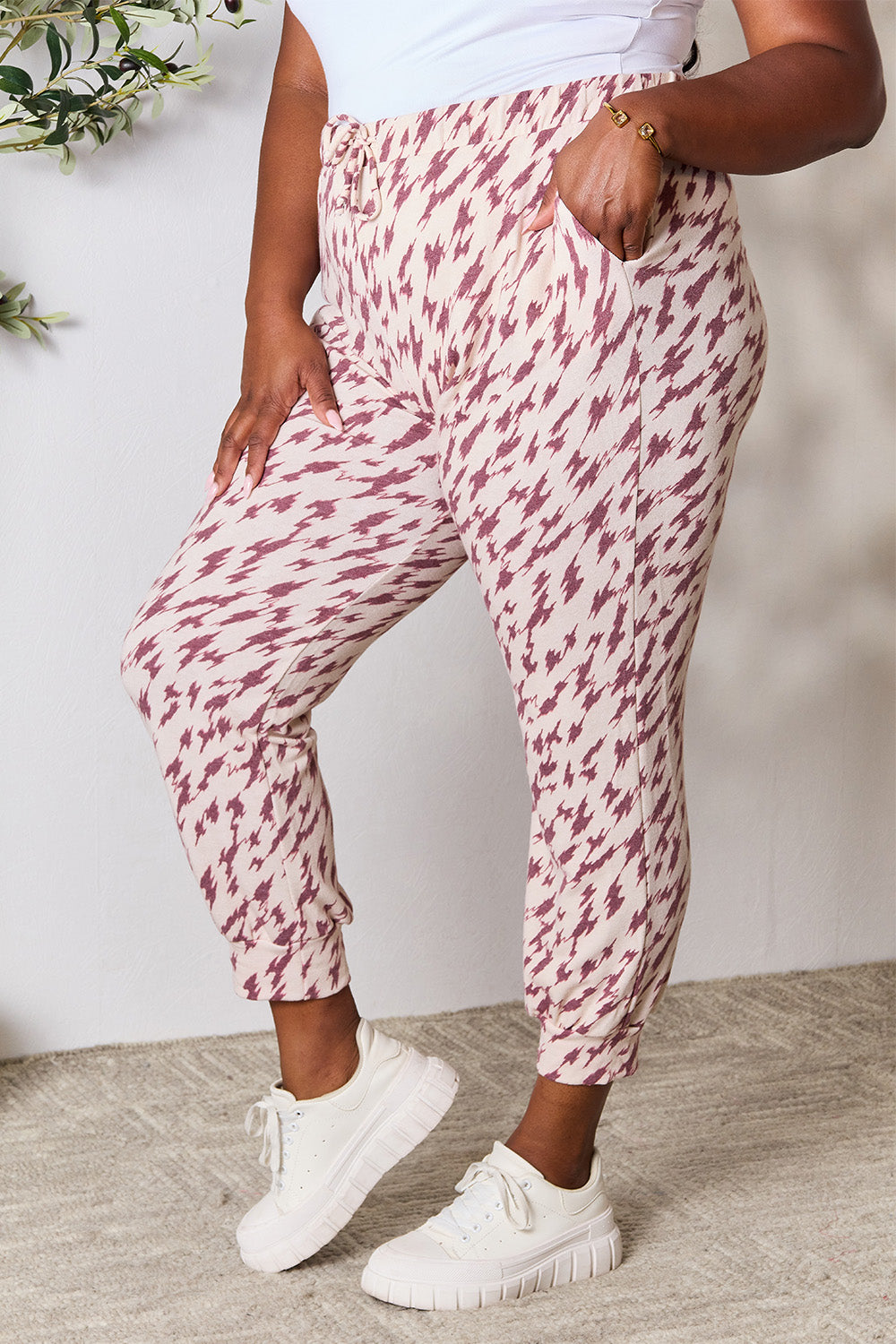 Women's Burgundy Printed Drawstring Joggers