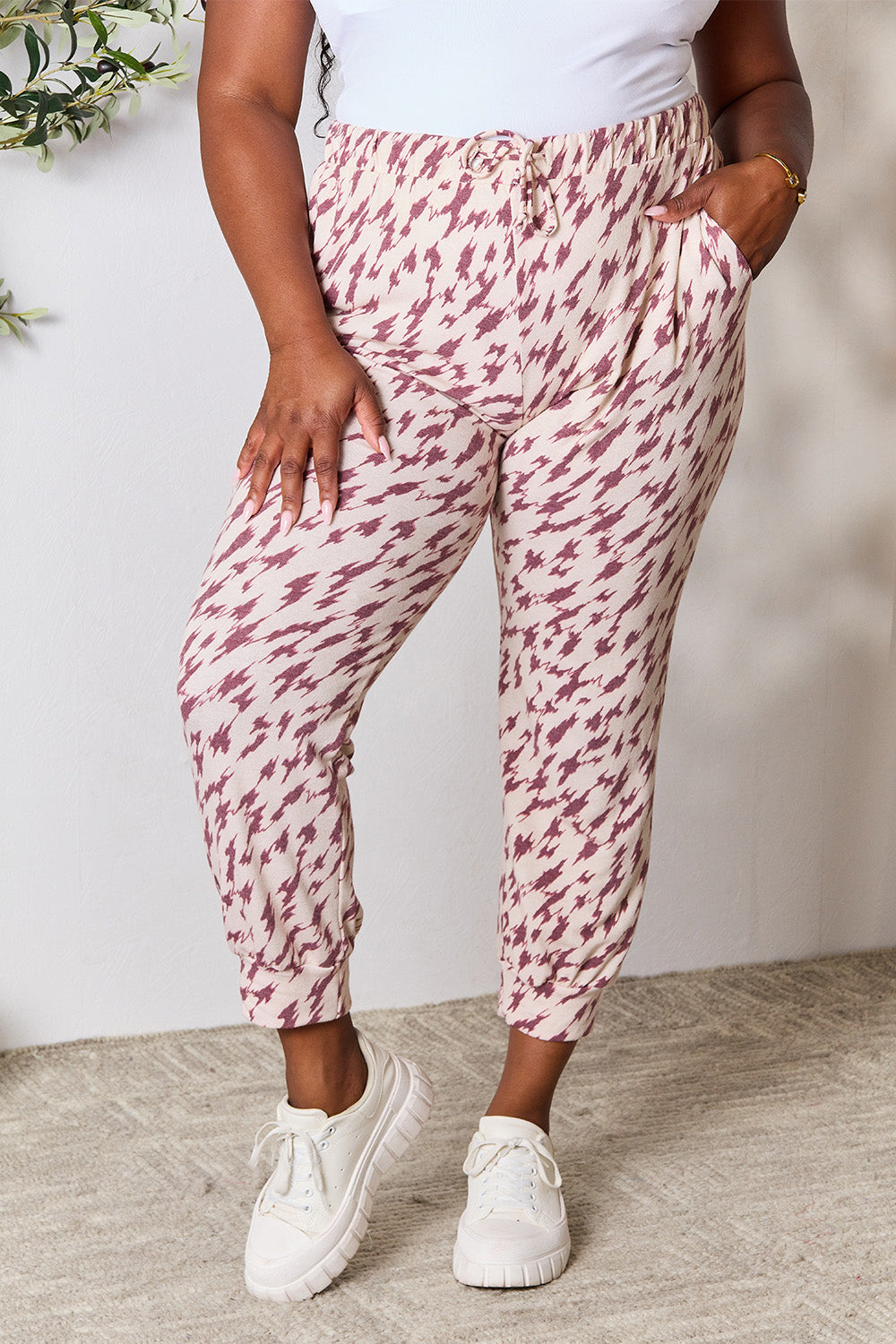 Women's Burgundy Printed Drawstring Joggers