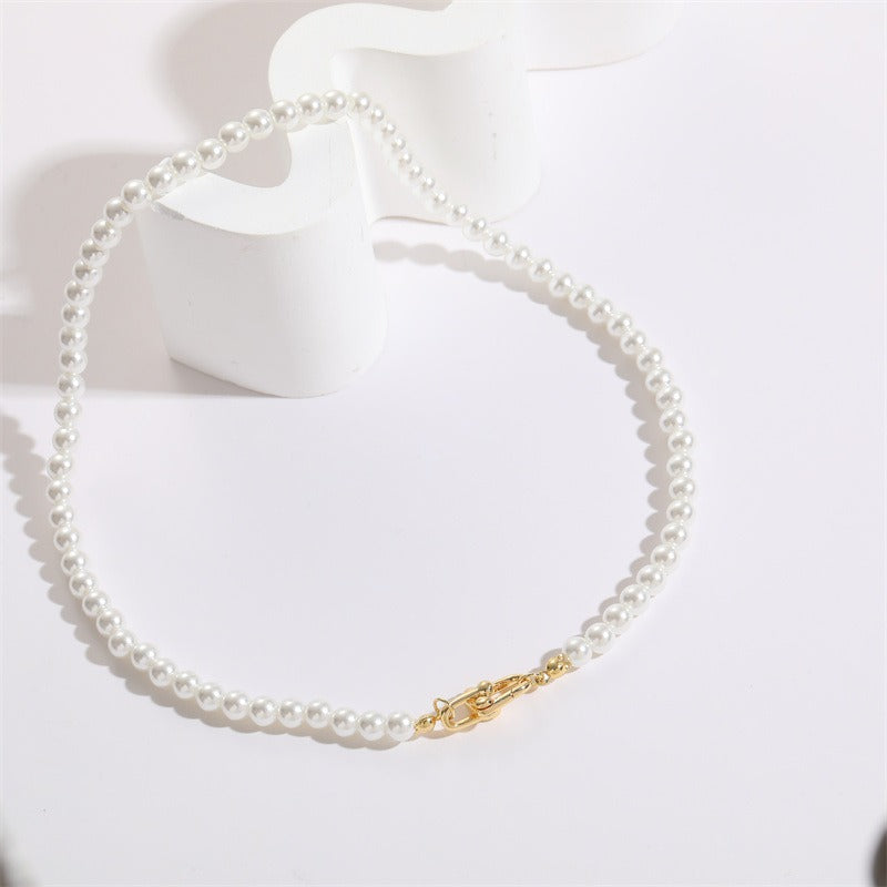 Women's Vintage Style Pearl Necklace